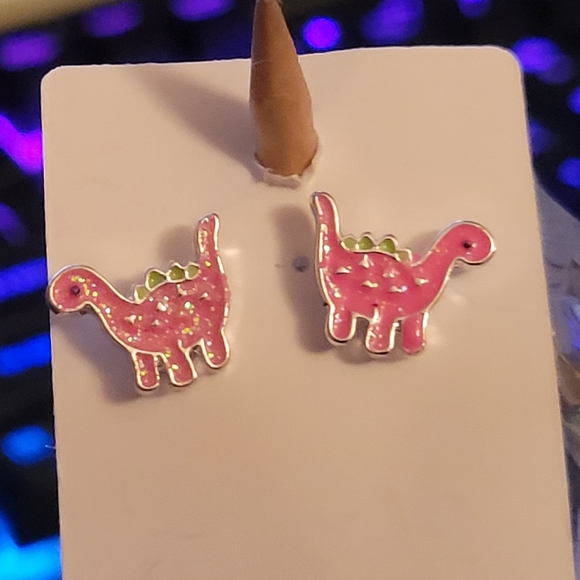 ✨️3 for $15✨️Two pairs of dinosaur earrings - Picture 3 of 3